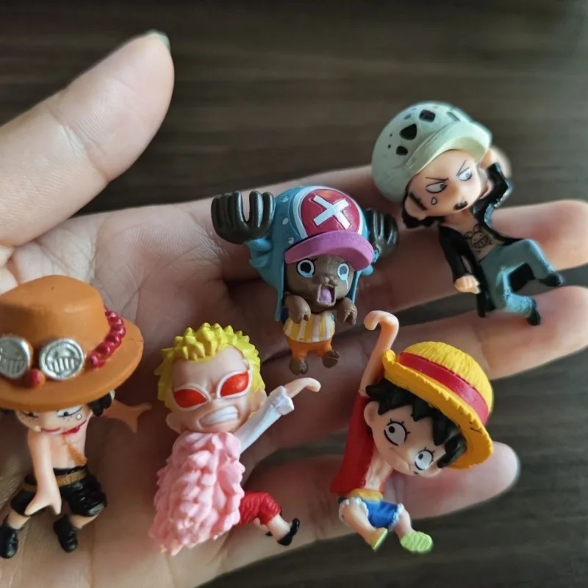 ワンピース チョッパー ルフィ ロウ ドフラミンゴ エース  - Capsule Toy Gashapon のレビューと価格